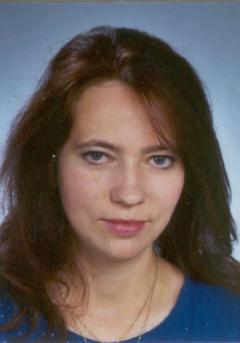 Je piel skrze bolestnou ztrtu.